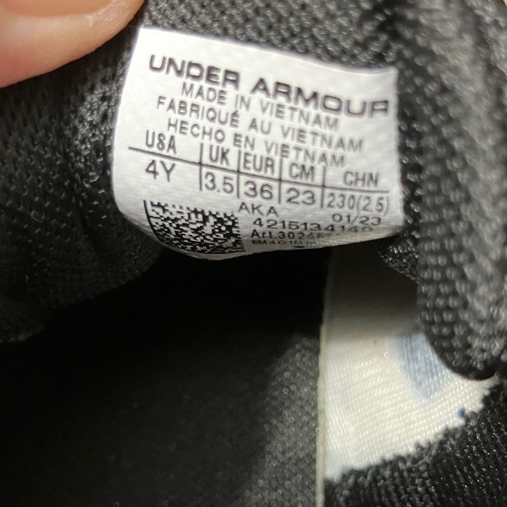 Under Armour Black Sneakers EUC - Picture 8 of 9